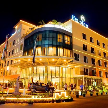 Expoinn Suites And Convention グレーター・ノイダ エクステリア 写真